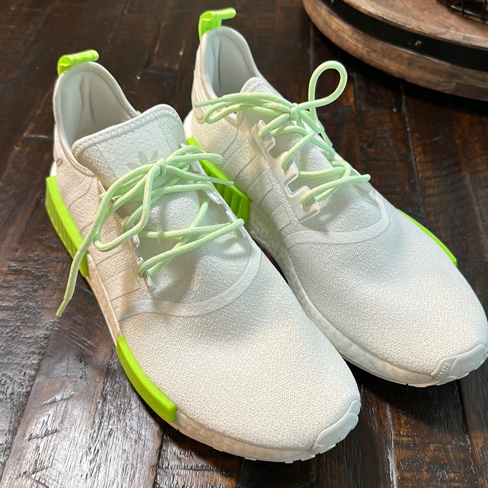 NEW Adidas Mens sneakers